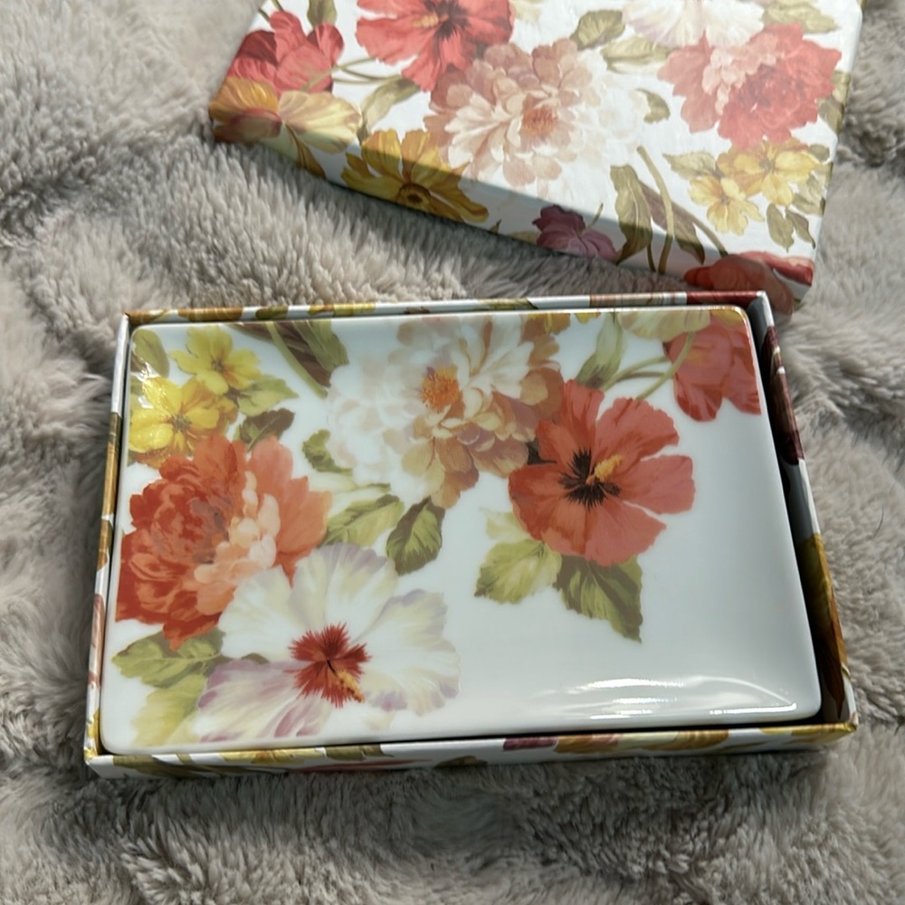 NWT Fringe Decorative Tray